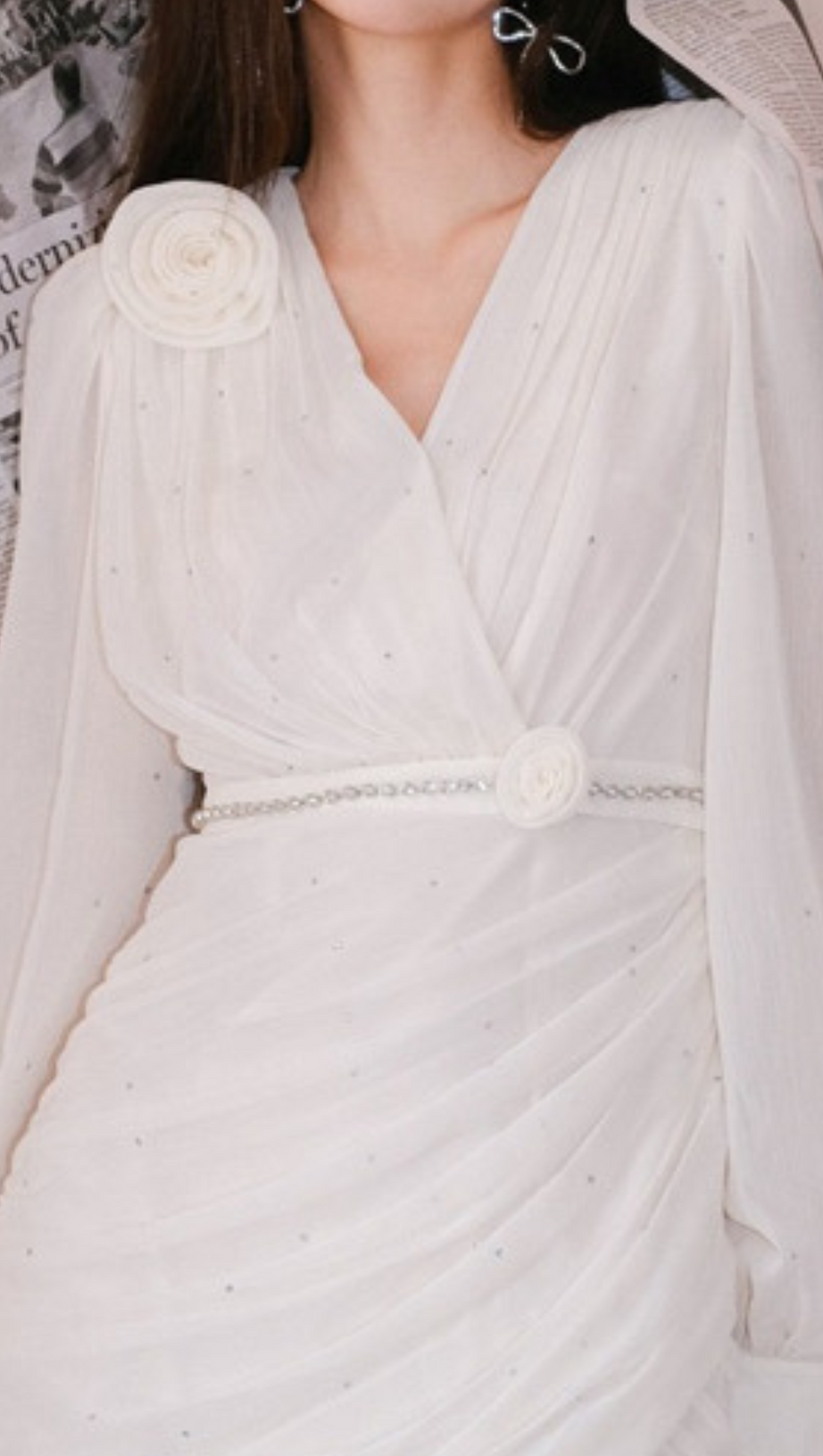 Bodycon-Minikleid aus Crêpe mit Blumenverzierung