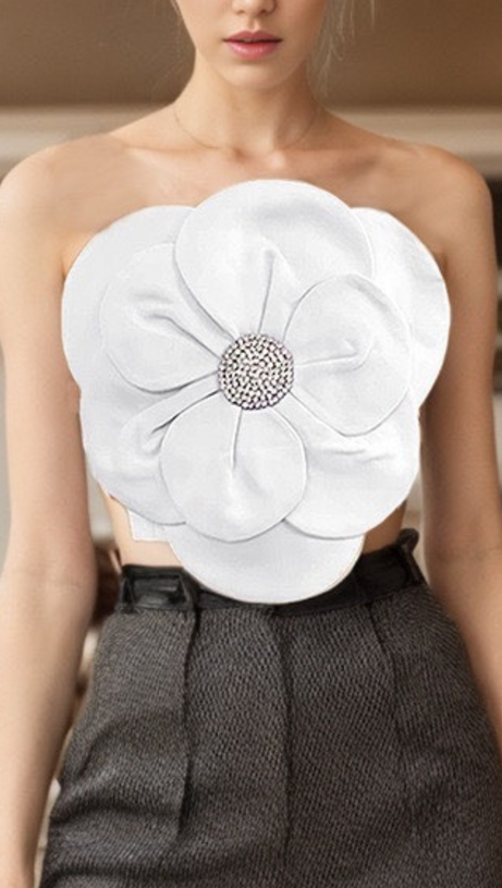 3D FLOWERS TOPS IN WHITE