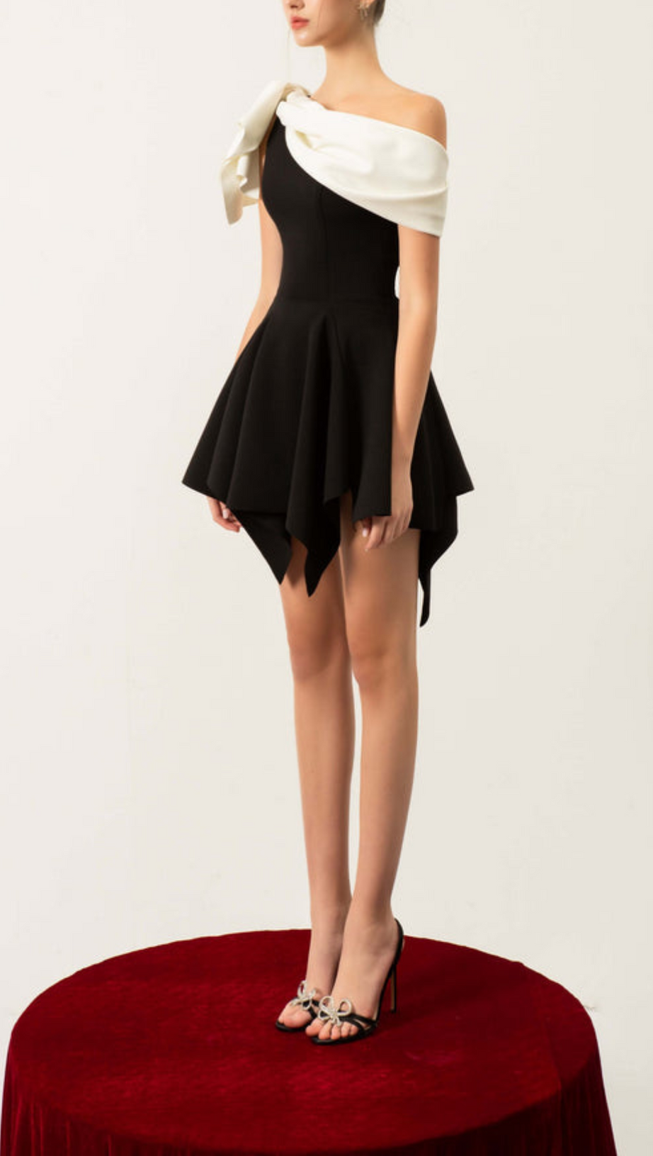 BOW ONE-SHOULDER MINI DRESS IN BLACK