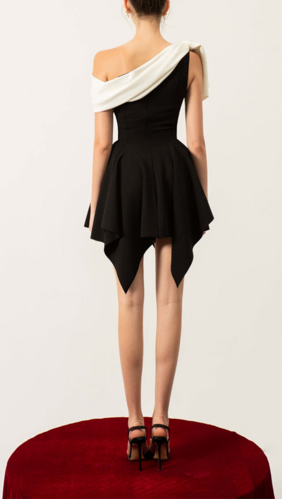 BOW ONE-SHOULDER MINI DRESS IN BLACK