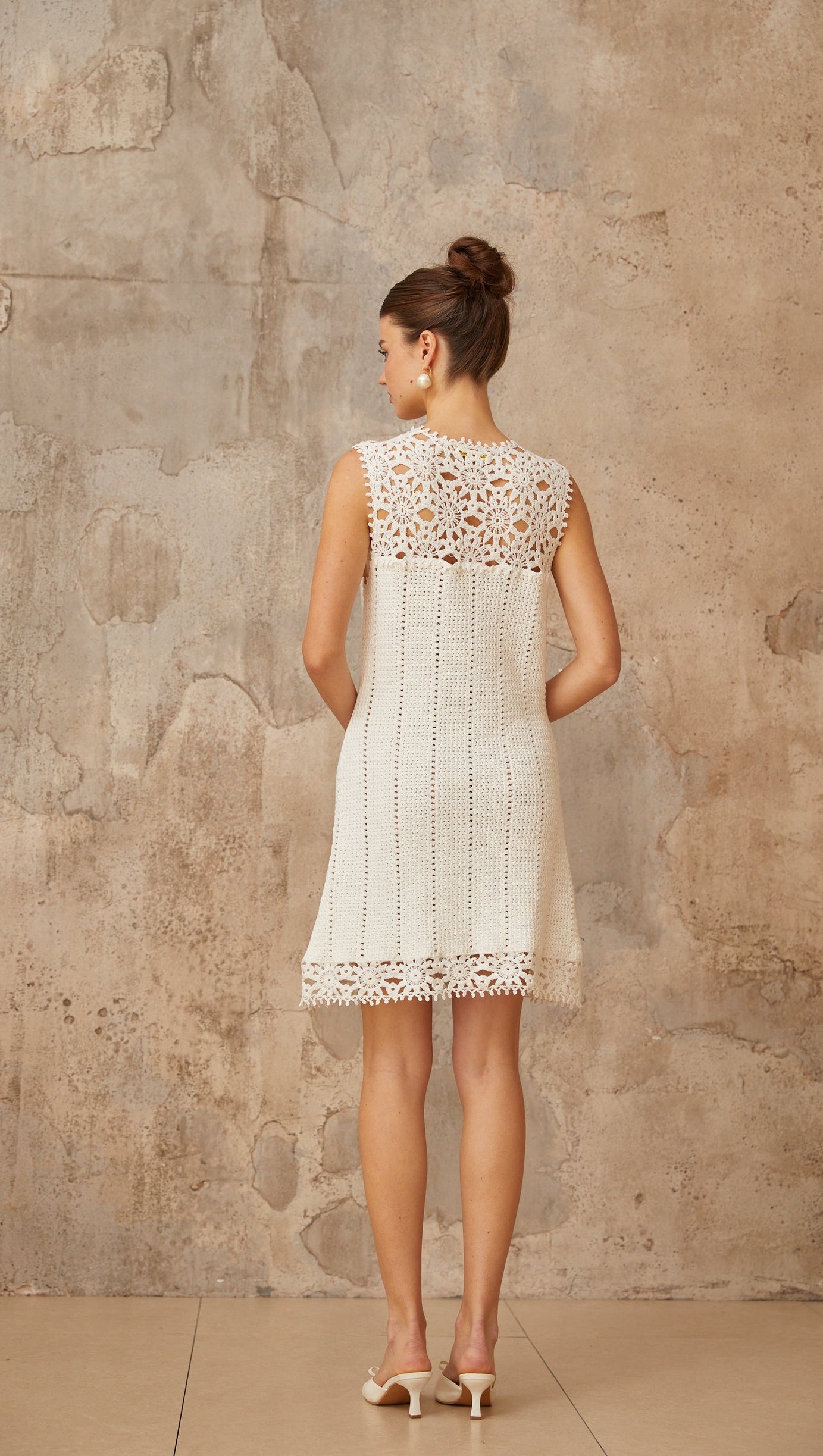 FLORAL CROCHET MINI DRESS IN WHITE