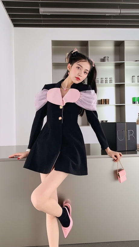 SCHWARZES JACKENKLEID MIT HERZDEKOR