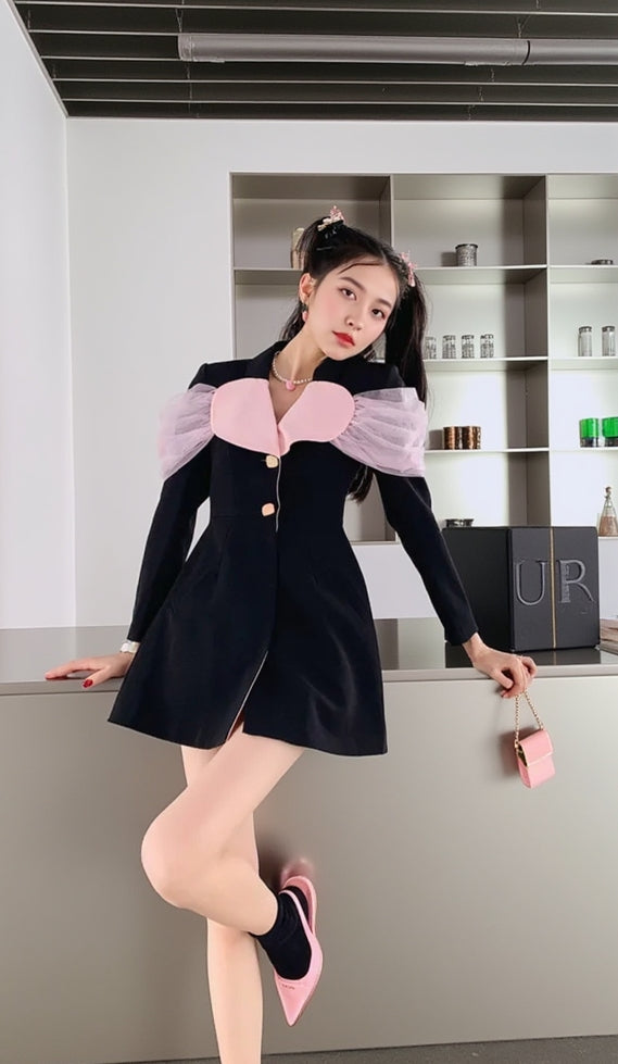 SCHWARZES JACKENKLEID MIT HERZDEKOR