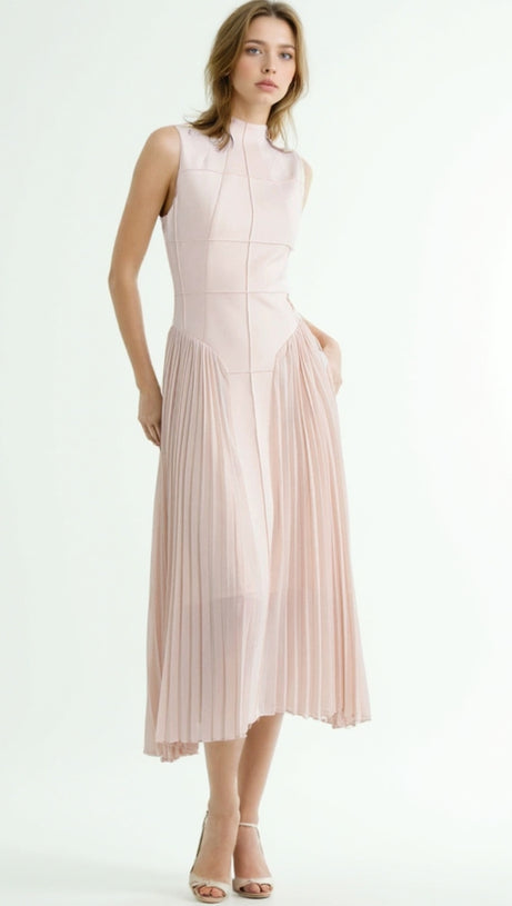 ÄRMELLOSES MIDIKLEID AUS STRICK MIT FÄLLEN IN APRICOT