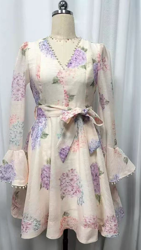 Langärmliges Minikleid mit Hortensienmuster