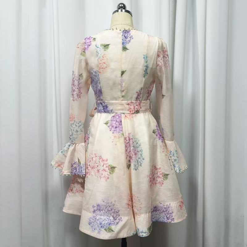 Langärmliges Minikleid mit Hortensienmuster