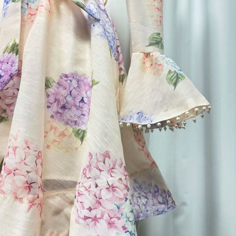 Langärmliges Minikleid mit Hortensienmuster