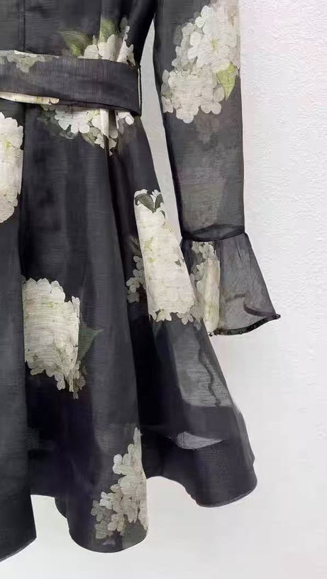 Langärmliges Minikleid mit Hortensienmuster