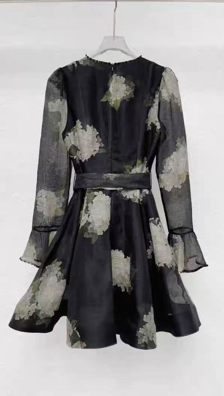 Langärmliges Minikleid mit Hortensienmuster