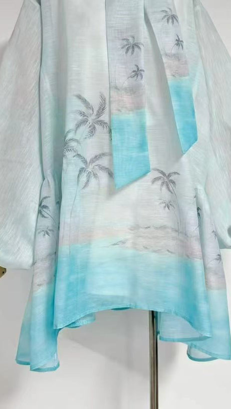 ABITO CON GONNA IRREGOLARE, MANICHE A LANTERNA, STAMPA ALBERO DI COCCO, COLLO A PAPILLON