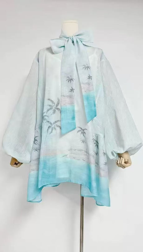 ABITO CON GONNA IRREGOLARE, MANICHE A LANTERNA, STAMPA ALBERO DI COCCO, COLLO A PAPILLON