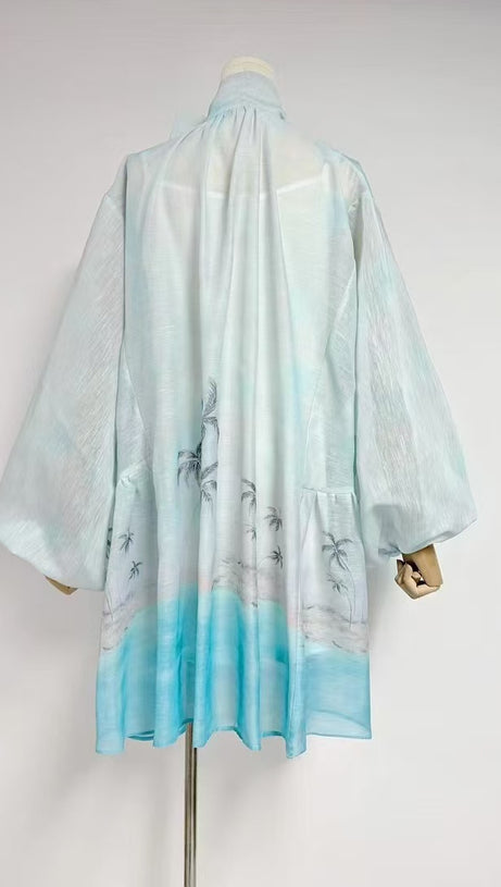 ABITO CON GONNA IRREGOLARE, MANICHE A LANTERNA, STAMPA ALBERO DI COCCO, COLLO A PAPILLON