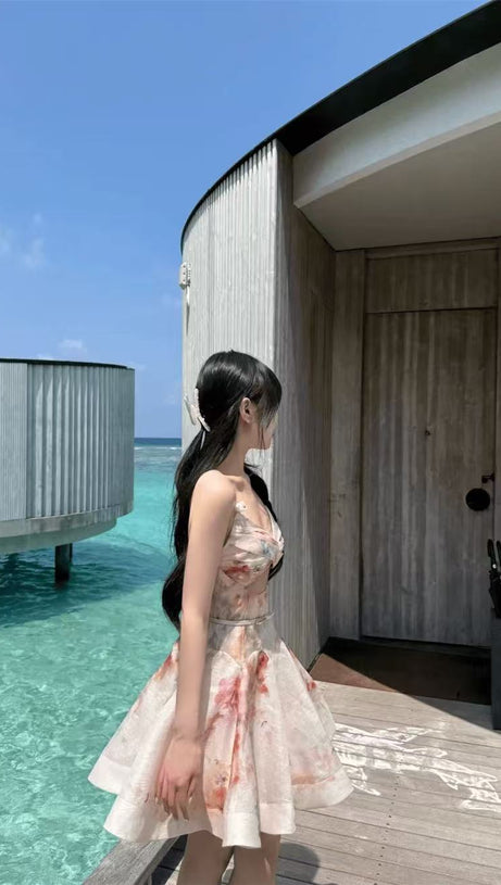 Bunt bedrucktes Prinzessinnenkleid mit hohler Taille und Hosenträgern