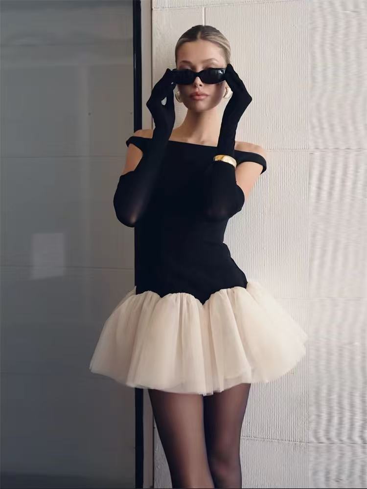 AIIZIE BLACK AND WHITE CONTRAST BOAT NECKLINE PUFFY MINI DRESS - product image