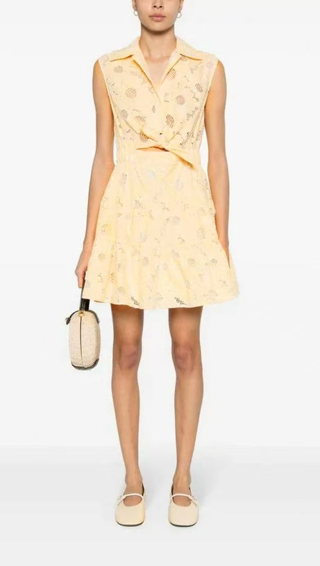 Ärmelloses Minikleid mit hohlem Blumentemperament