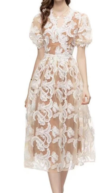 ELEGANTE E GRAZIOSO ABITO MIDI IN RETE RICAMATA