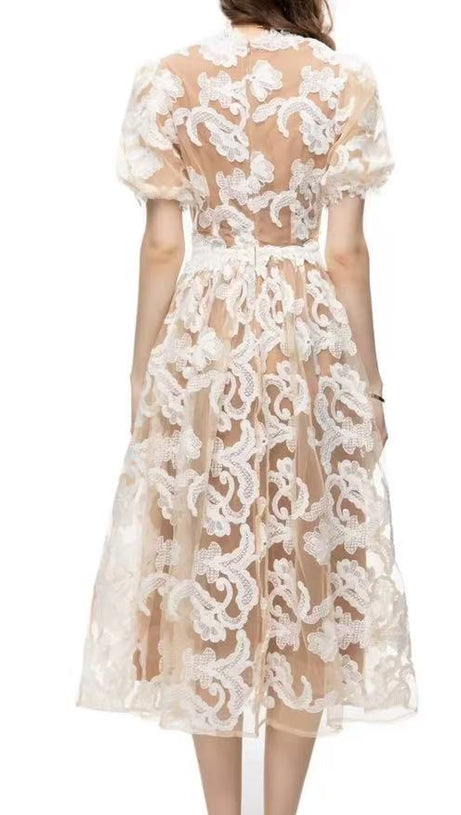 ELEGANTE E GRAZIOSO ABITO MIDI IN RETE RICAMATA