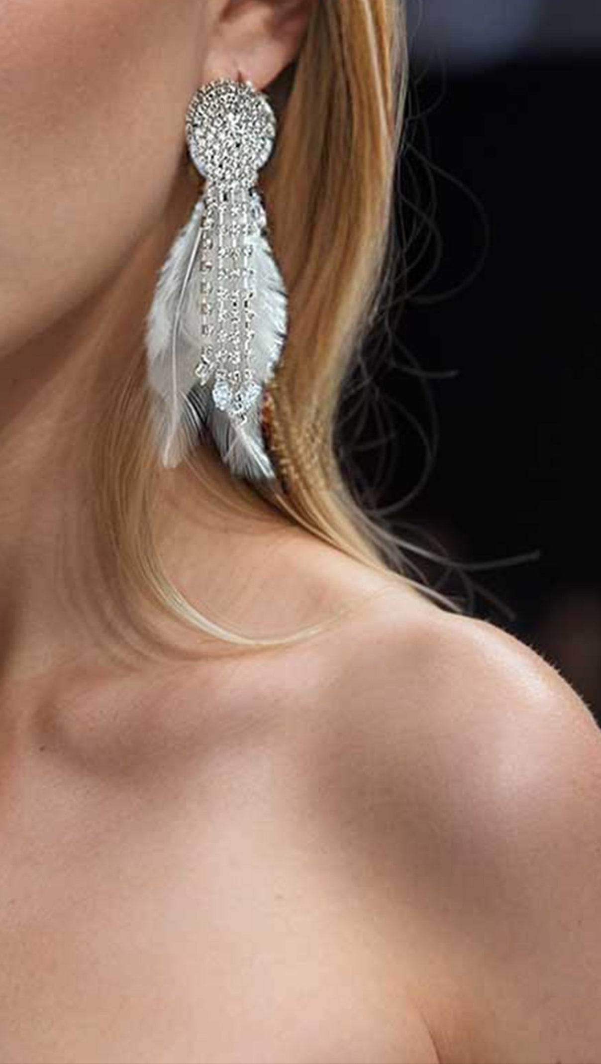 AIIZIE LASE WHITE FRINGE FEATHER DIAMOND EARRINGS - product image