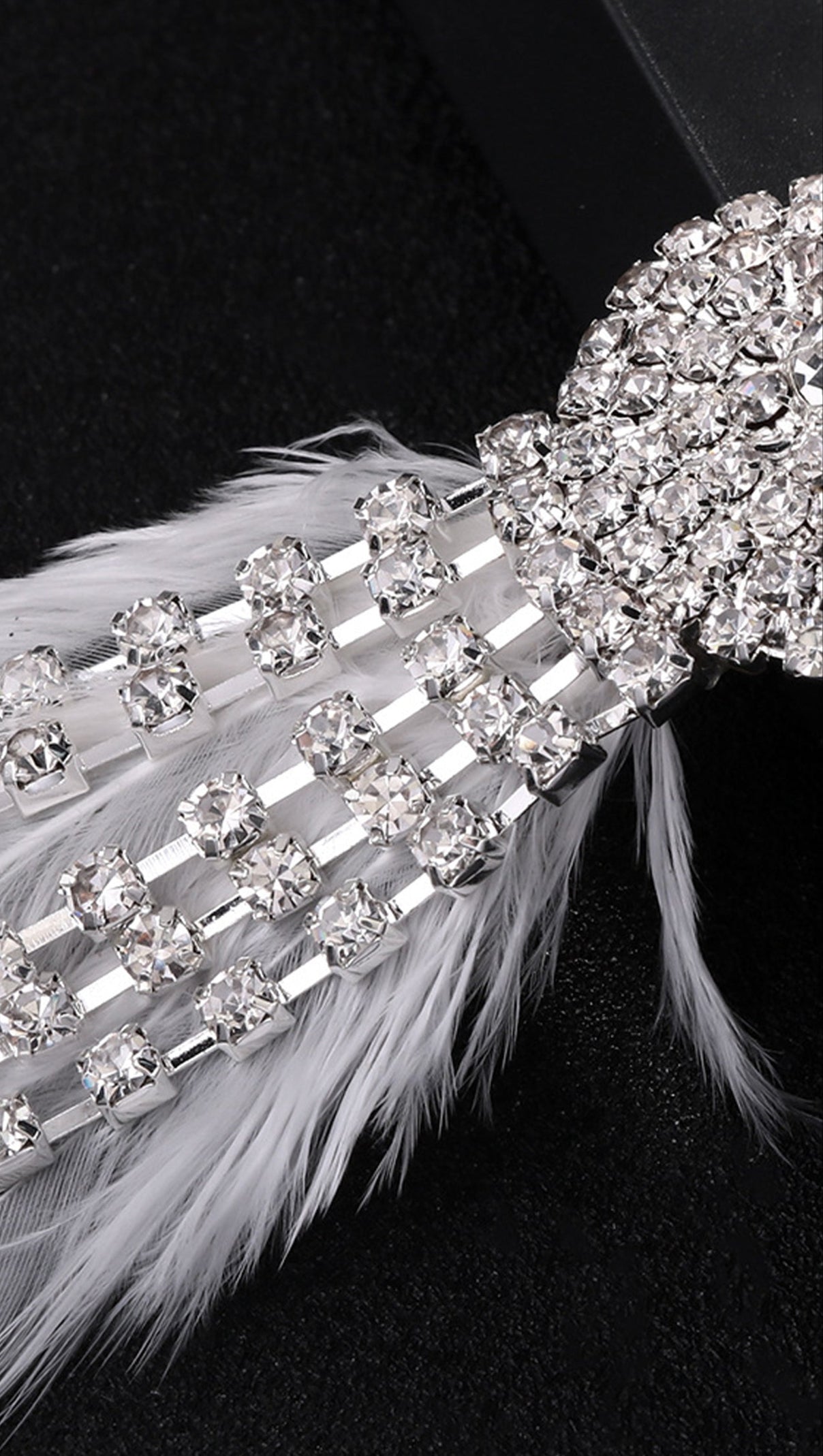 AIIZIE LASE WHITE FRINGE FEATHER EARRINGS - product image
