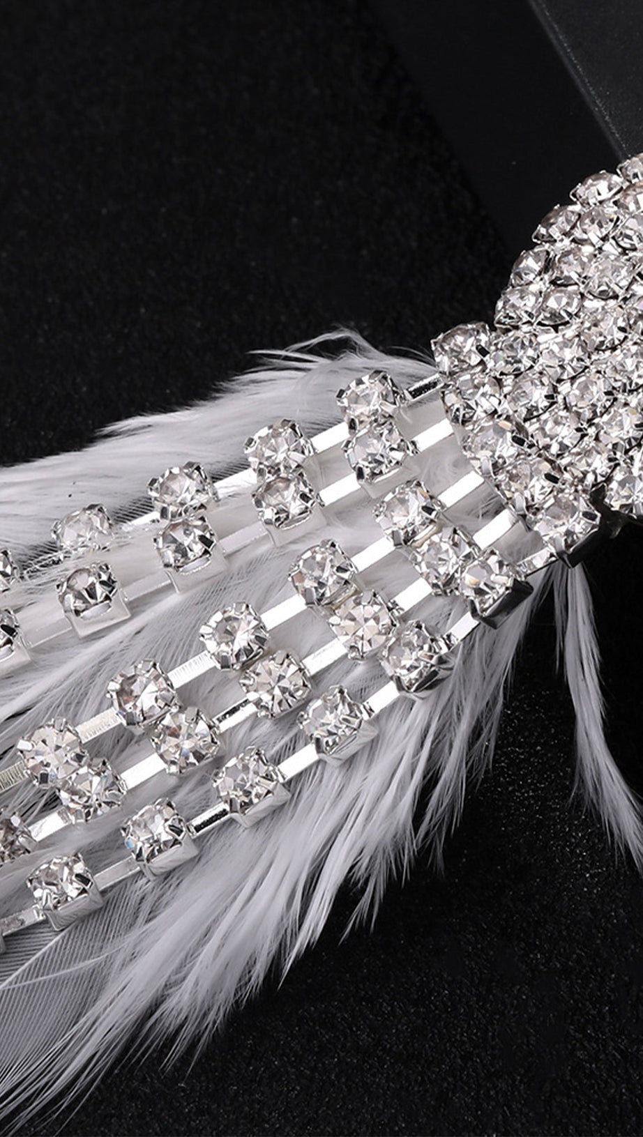 LASE WHITE FRINGE FEATHER DIAMOND EARRINGS