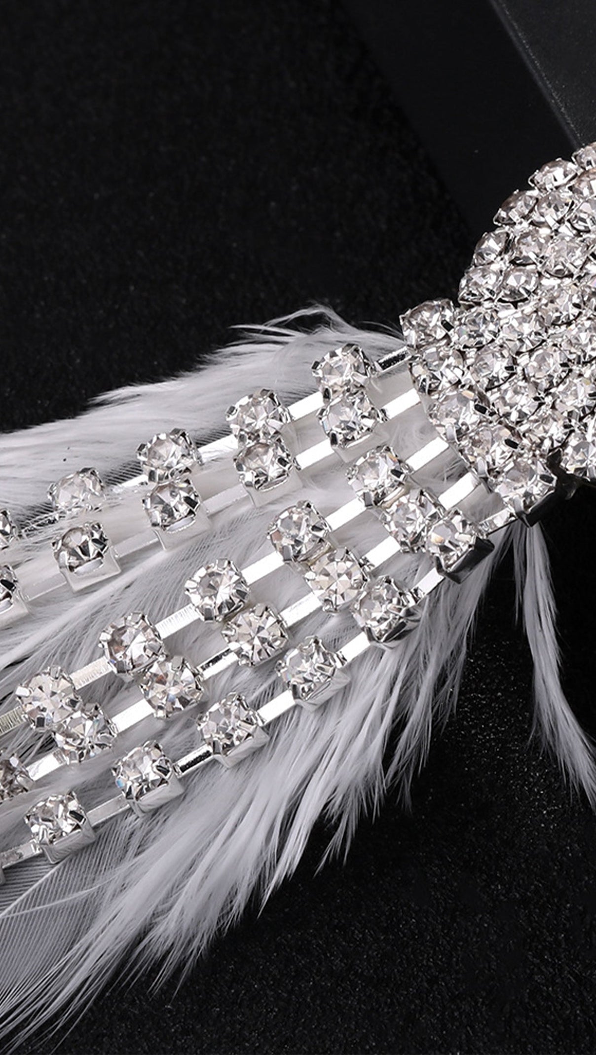 AIIZIE LASE WHITE FRINGE FEATHER DIAMOND EARRINGS - product image