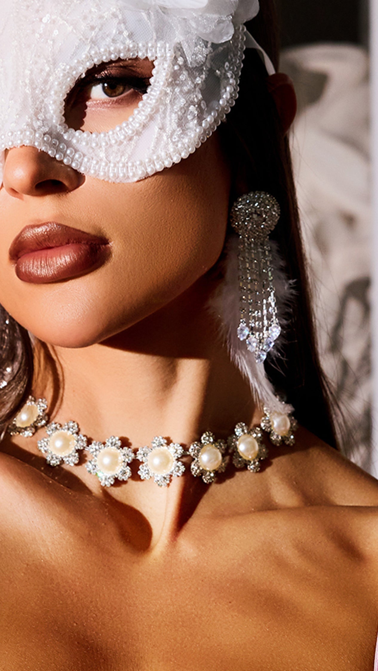 LASE WHITE FRINGE FEATHER EARRINGS