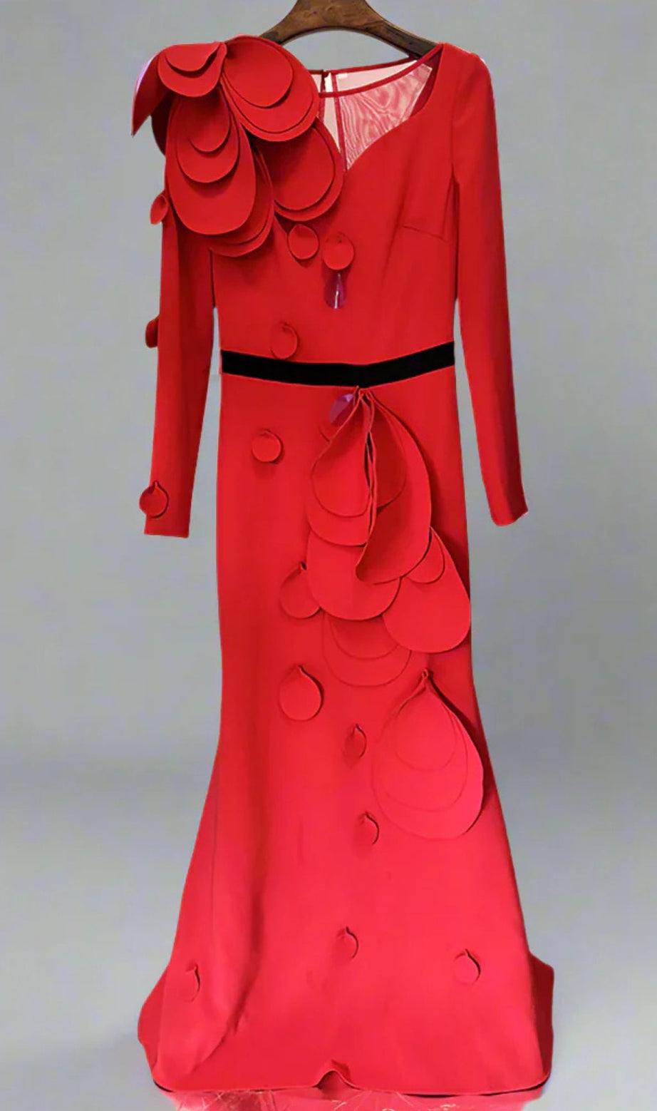 abito lungo floreale con cintura in rosso