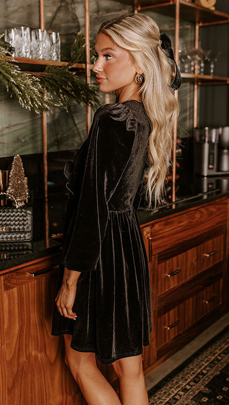 FLIRTY ALLURE VELVET MINI DRESS IN BLACK