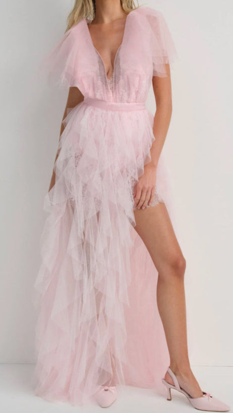 Rüschentüll über einem Minikleid aus geblümter Spitze in Rosa 