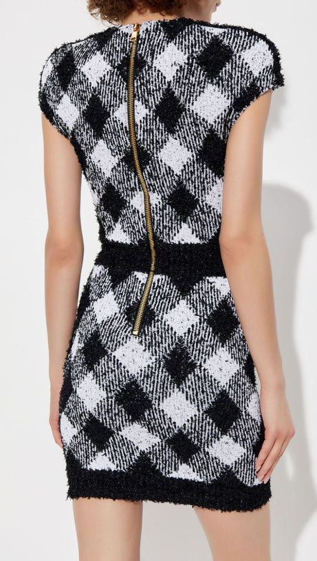 Minikleid mit karierter Struktur und Knöpfen