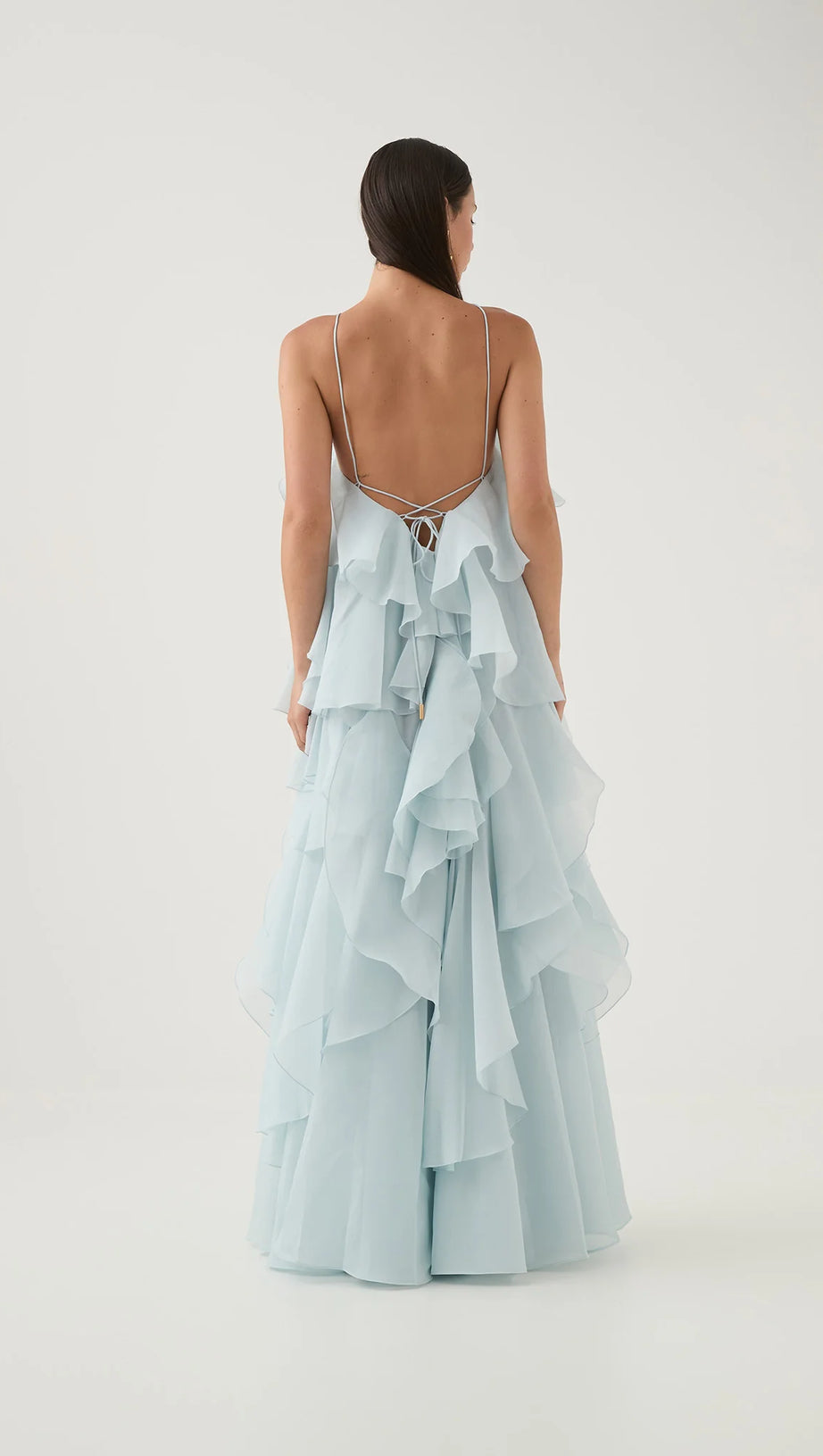 Caysie – Neckholder-Maxikleid mit floralem Rüschenmuster in Blau