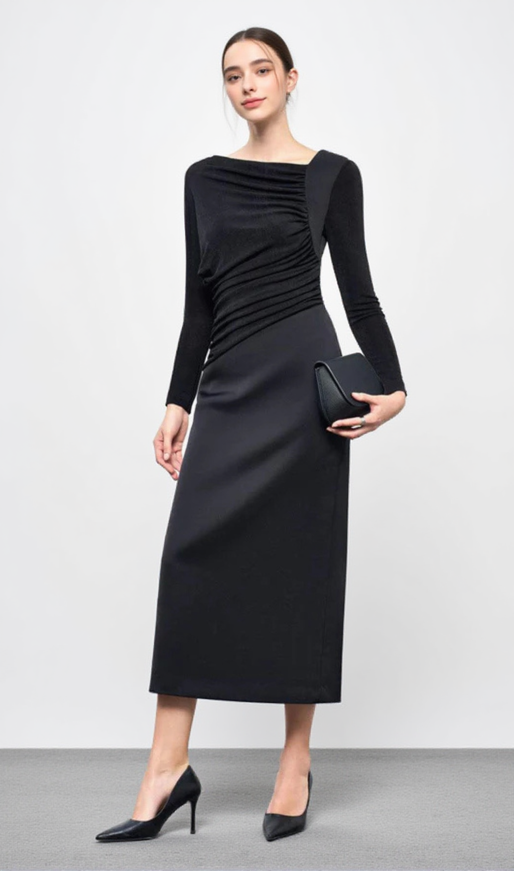 Mirabel – A-Linien-Midikleid aus Taft mit Schlitz hinten in Schwarz