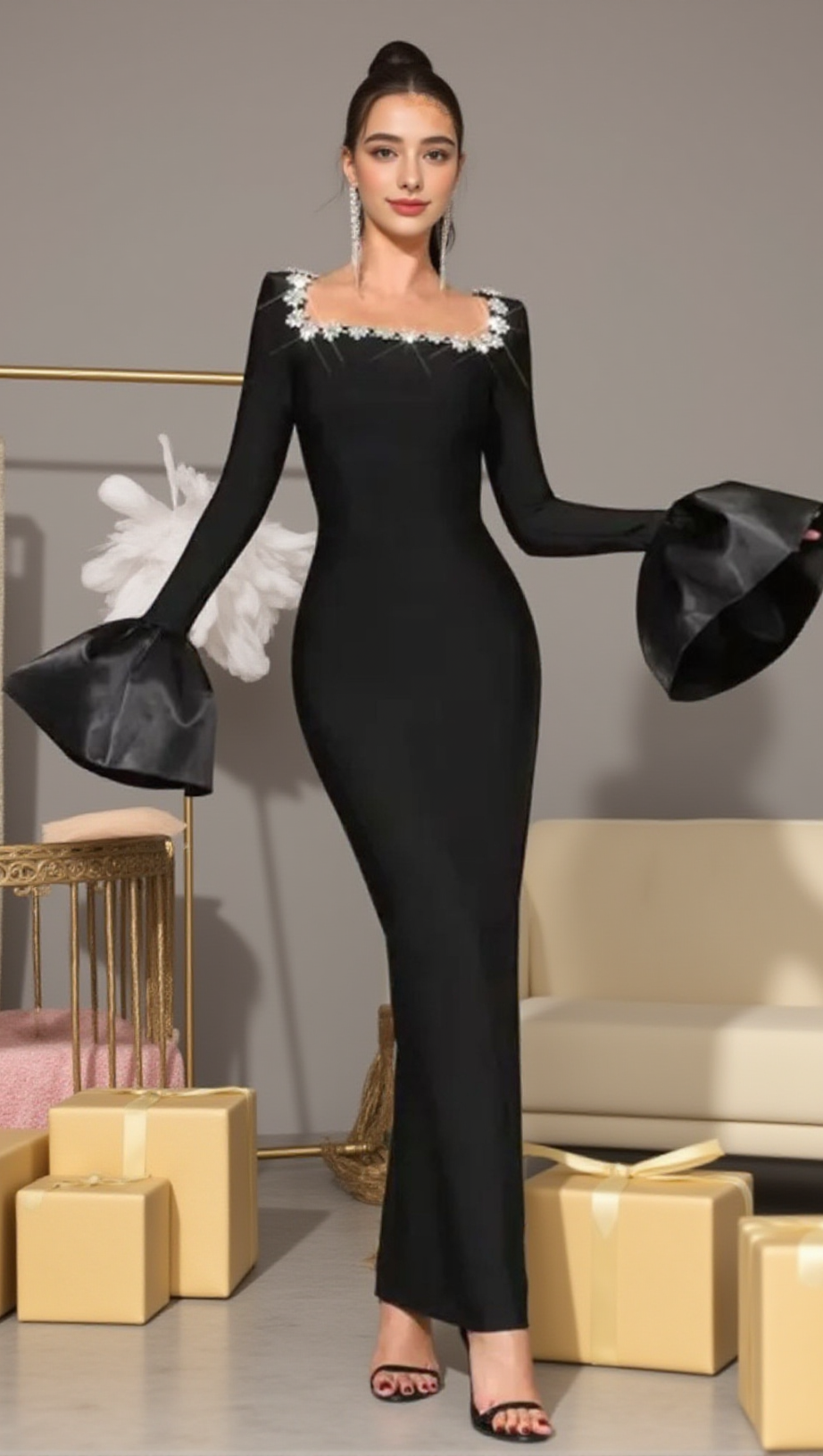 Langärmliges Maxikleid mit Kristallausschnitt in Schwarz