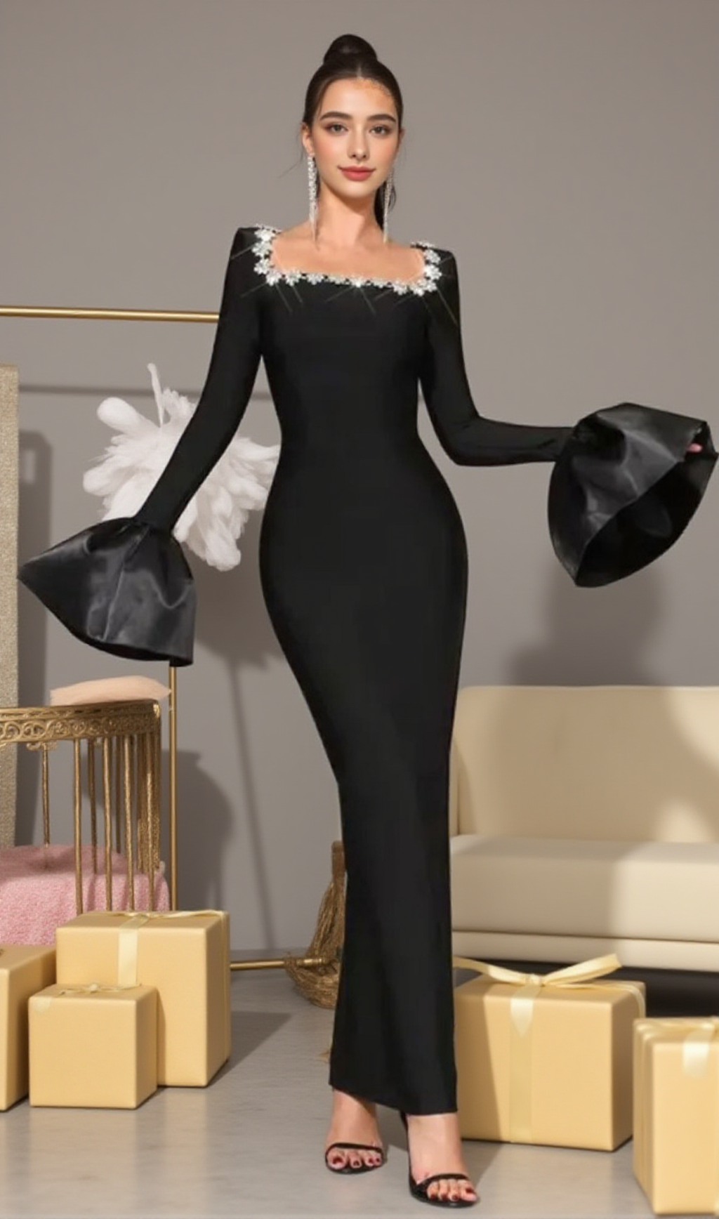 Langärmliges Maxikleid mit Kristallausschnitt in Schwarz