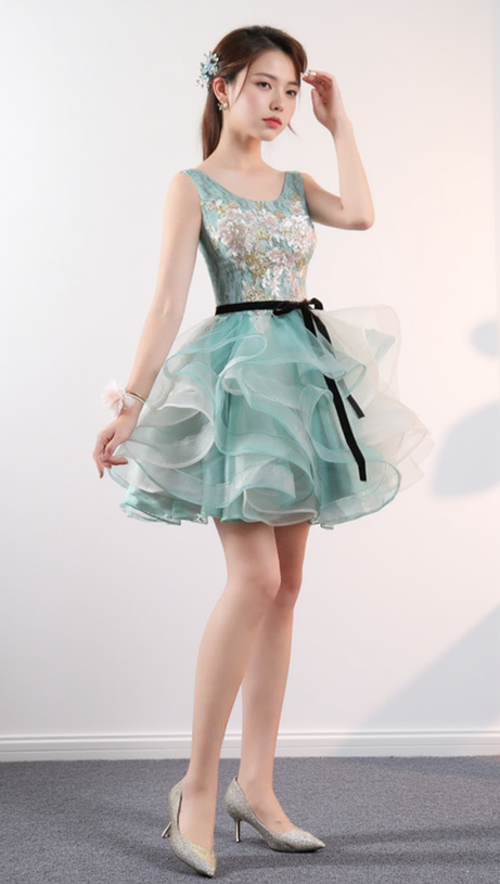 ANEKO BLUMEN-PAILLETTEN-MINIKLEID IN GRÜN