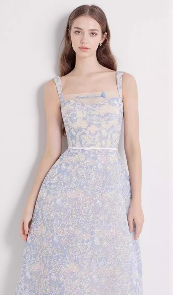 A-LINIE-MIDIKLEID MIT ECKIGEM AUSSCHNITT UND BESTICKTER SPITZE IN BLAU