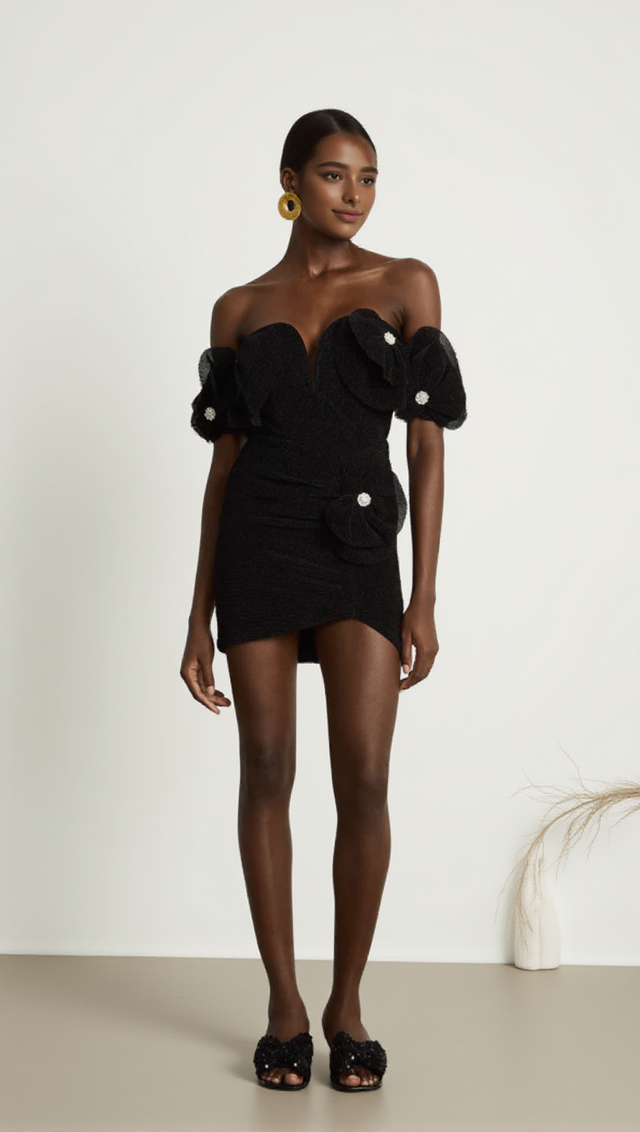 XAVIERA STRAPLESS FLORAL WRAP HIP MINI DRESS IN BLACK