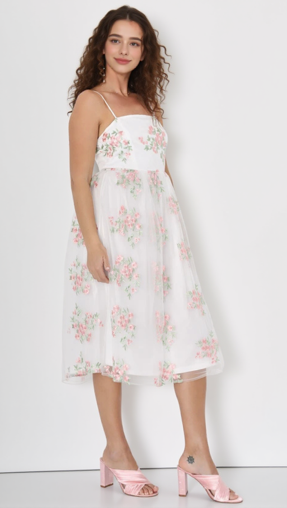 Abito midi in tulle ricamato con fiori bianchi 