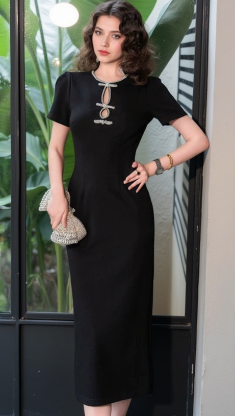 SCHWARZES MIDIKLEID MIT STRASS