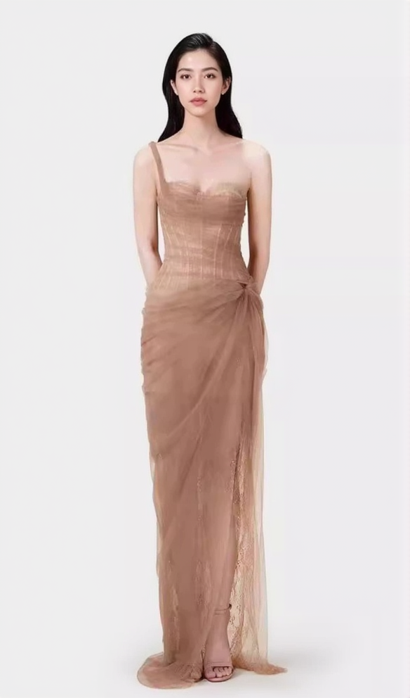 MIDIKLEID AUS MESH MIT RÜSCHEN UND EINER SCHULTER