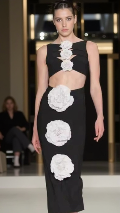 ABITO MIDI ADERENTE CON FIORI 3D IN NERO