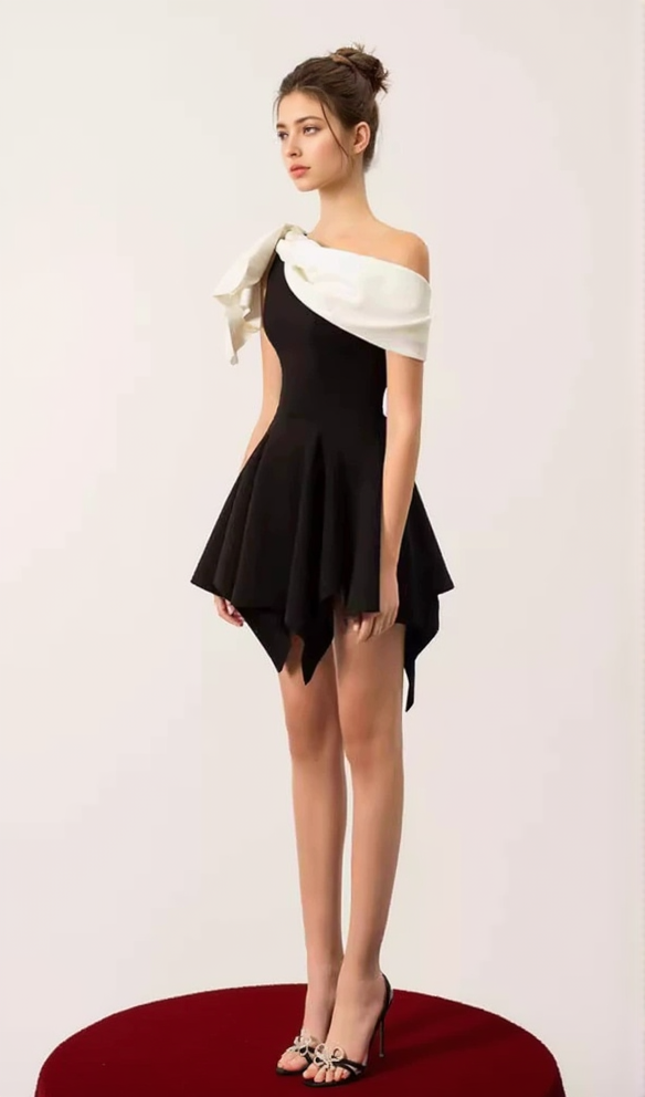 BOW ONE-SHOULDER MINI DRESS IN BLACK