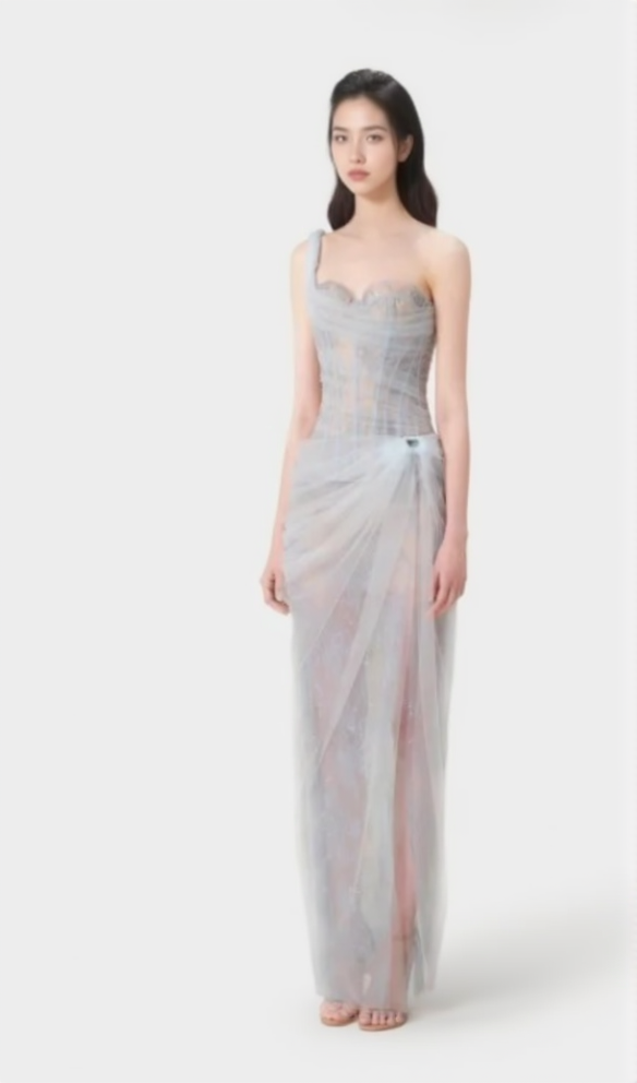 MIDIKLEID MIT ONE-SHOULDER-NETZ UND RÜSCHEN IN BLAU