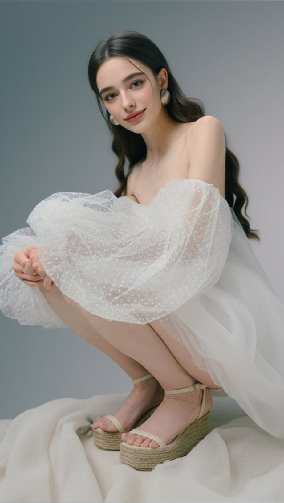 Winni – Trägerloses Minikleid aus Netzstoff in Weiß