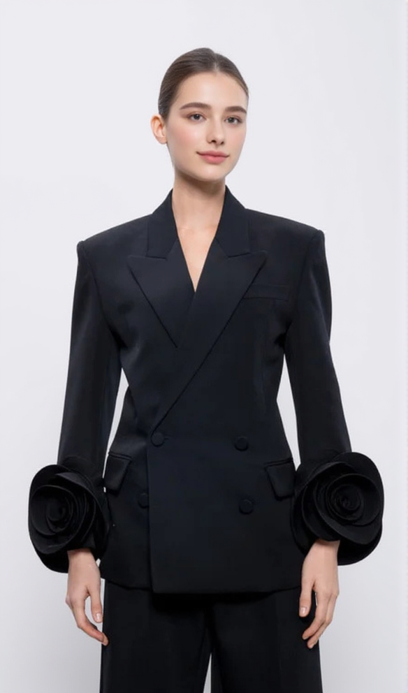 Sophia Rose – Blazer mit Applikation in Schwarz