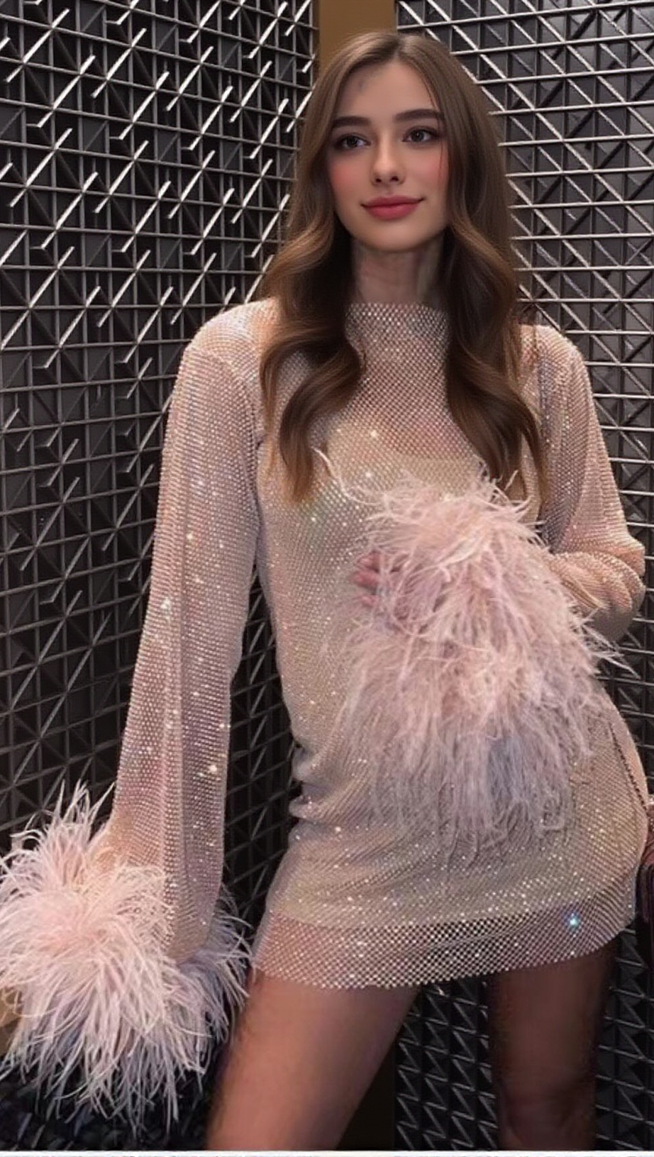 MINIKLEID AUS MESH MIT FEDERN