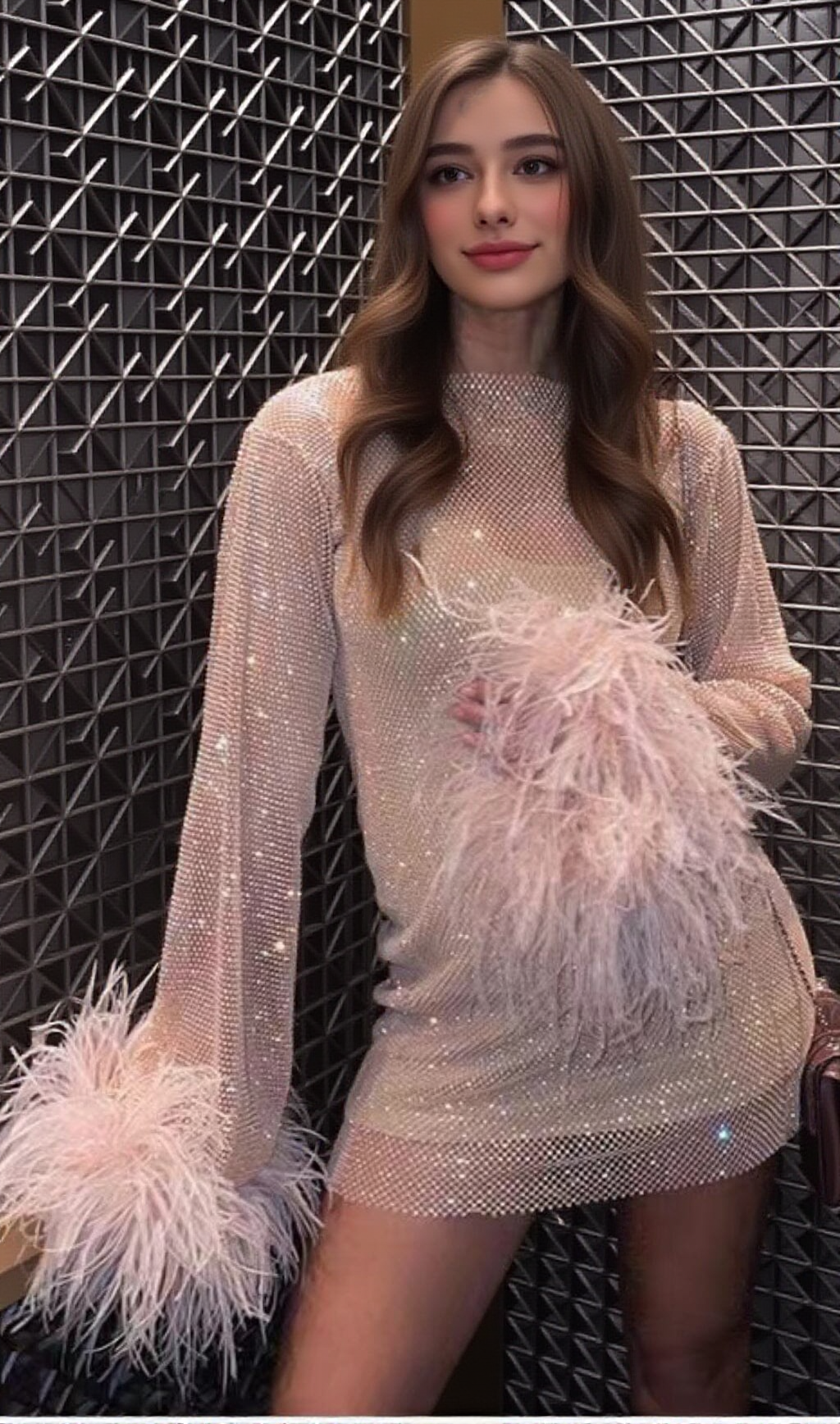 MINIKLEID AUS MESH MIT FEDERN