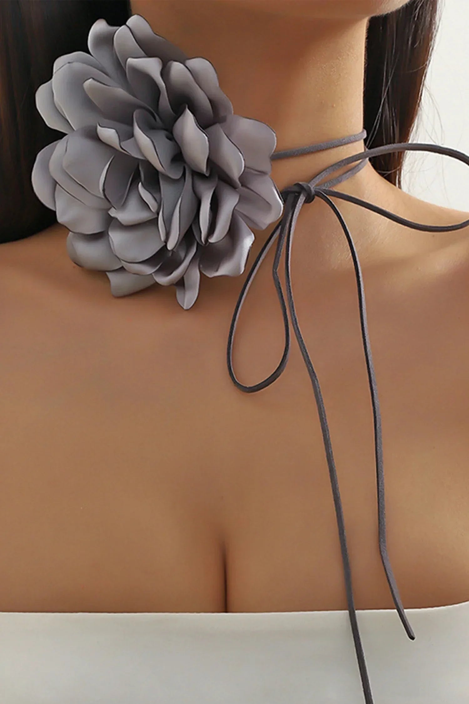 Brinny – Übergroßes Halsband mit Blumenmuster und Halskette