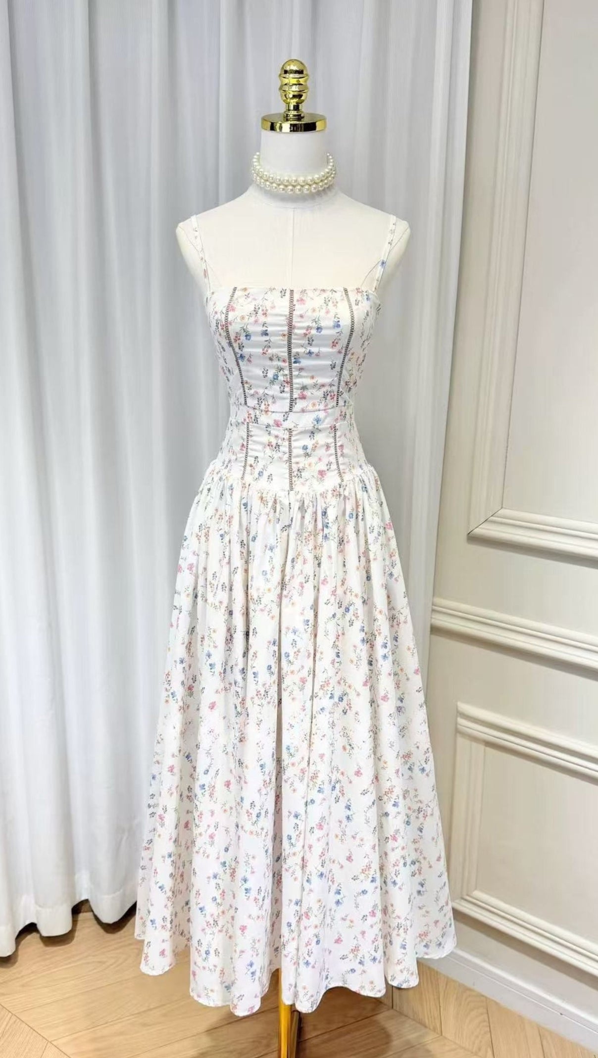 AIIZIE TASMIN MIDI DRESS - WHITE FLORAL - product image