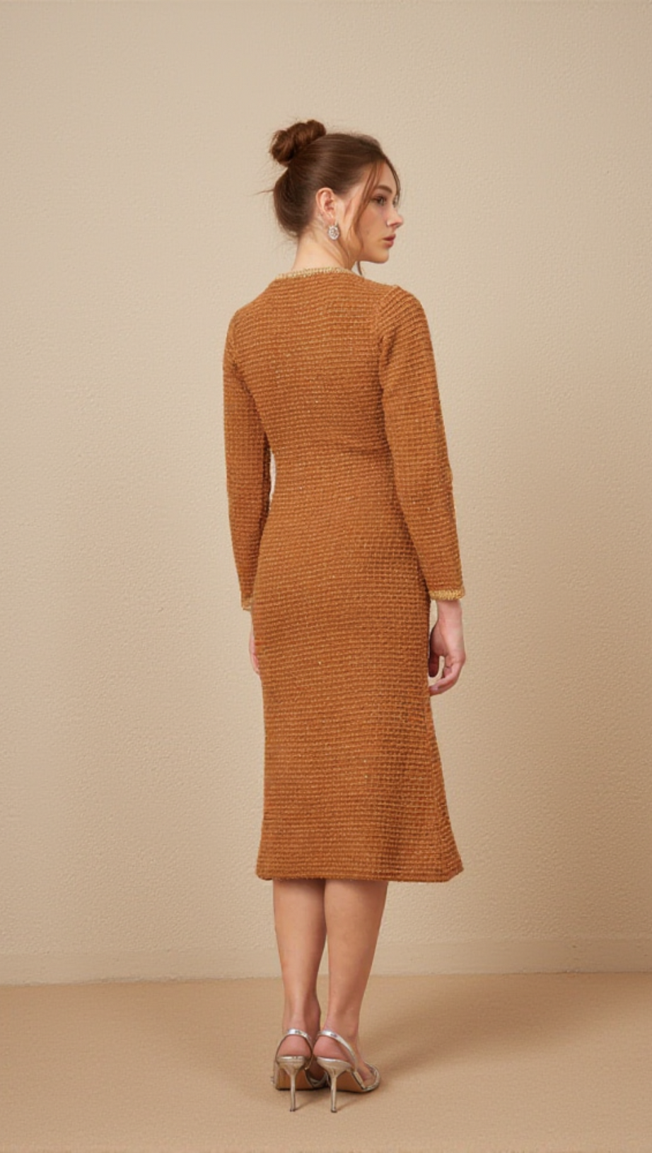 BRAIDED-EDGE TWEED MIDI DRESS IN BROWN